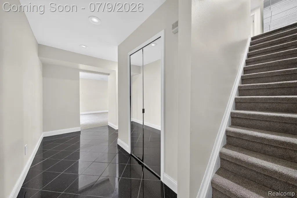 27165 Farmbrook Villa Drive Southfield City MI 48034