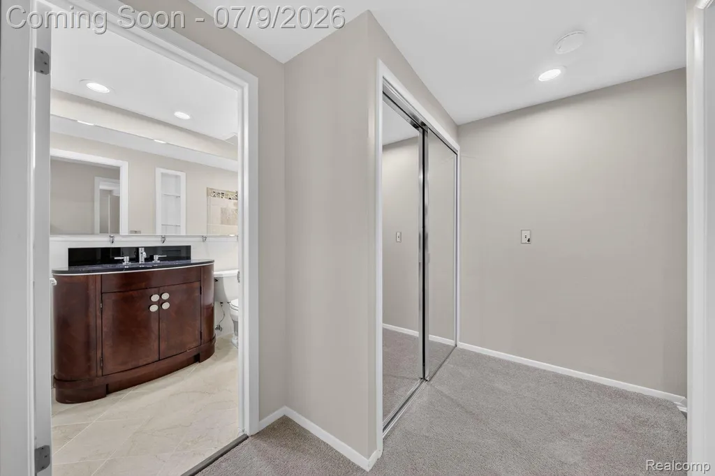 27165 Farmbrook Villa Drive Southfield City MI 48034