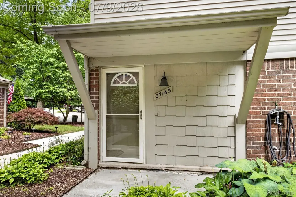 27165 Farmbrook Villa Drive Southfield City MI 48034
