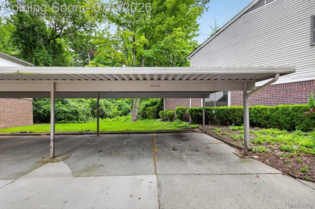 27165 Farmbrook Villa Drive Southfield City MI 48034