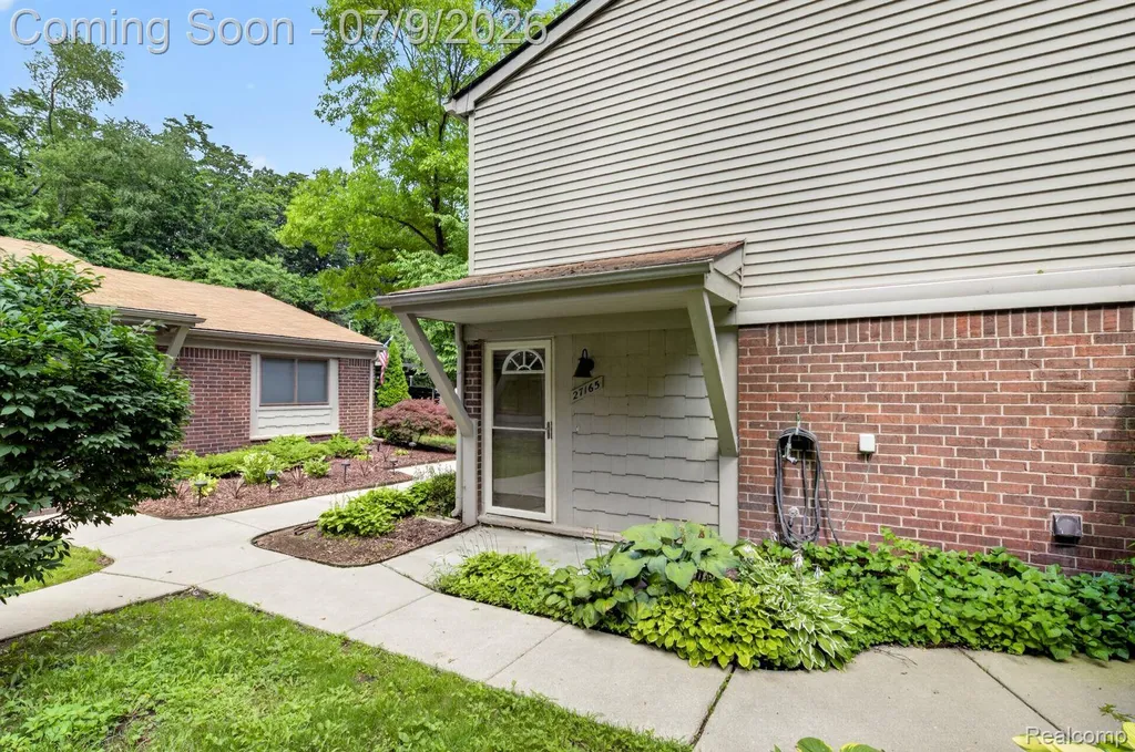 27165 Farmbrook Villa Drive Southfield City MI 48034
