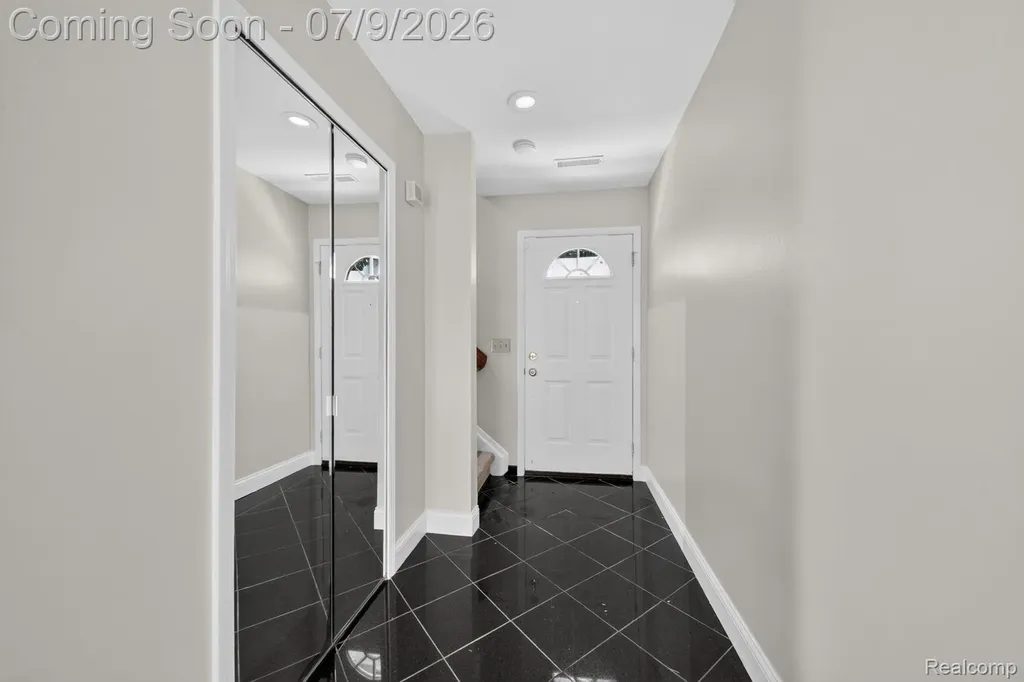 27165 Farmbrook Villa Drive Southfield City MI 48034