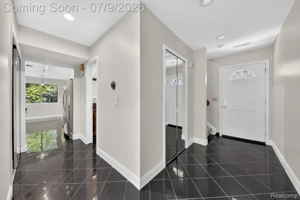 27165 Farmbrook Villa Drive Southfield City MI 48034