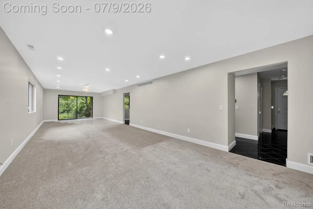 27165 Farmbrook Villa Drive Southfield City MI 48034
