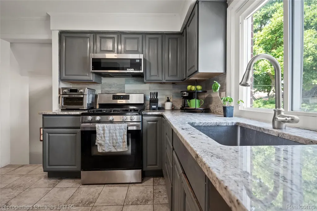 23844 Cherry Hill Street Dearborn City MI 48124