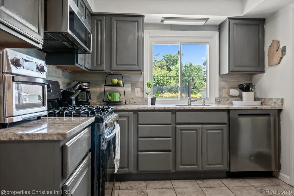 23844 Cherry Hill Street Dearborn City MI 48124