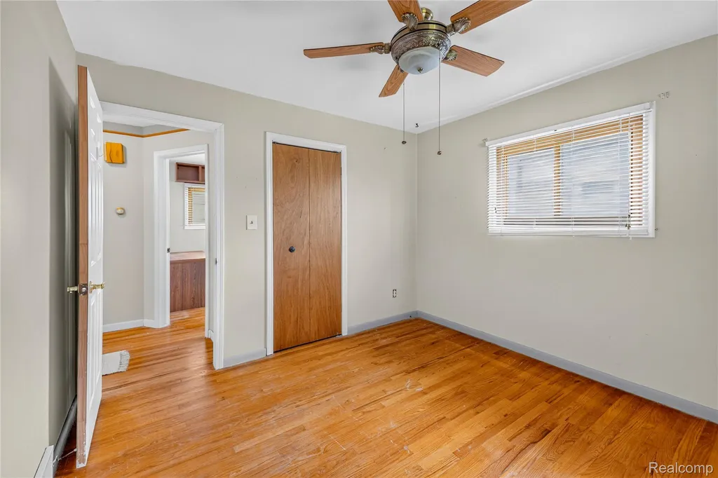 32039 Avondale Street Westland City MI 48186