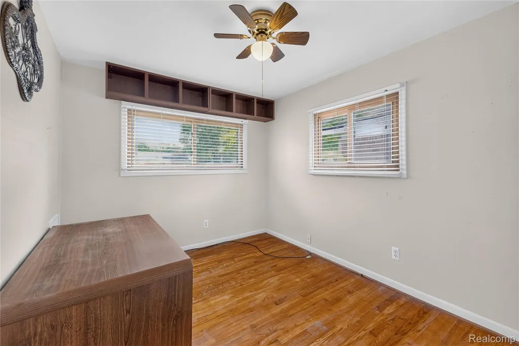 32039 Avondale Street Westland City MI 48186