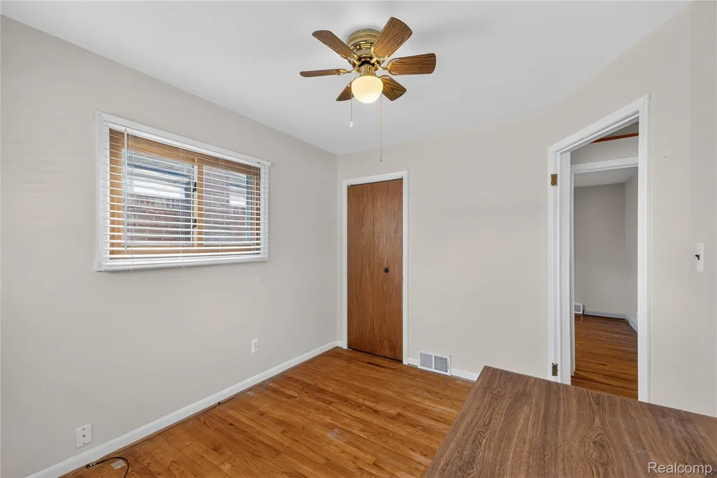 32039 Avondale Street Westland City MI 48186