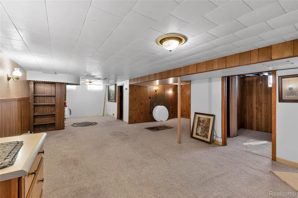 32039 Avondale Street Westland City MI 48186