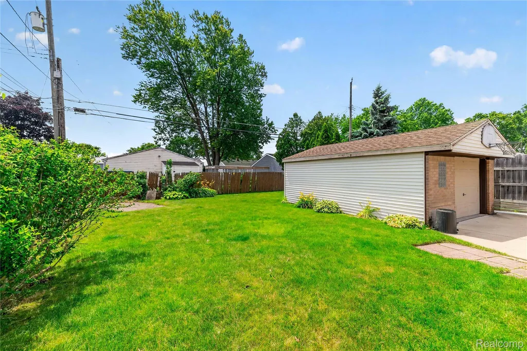 32039 Avondale Street Westland City MI 48186