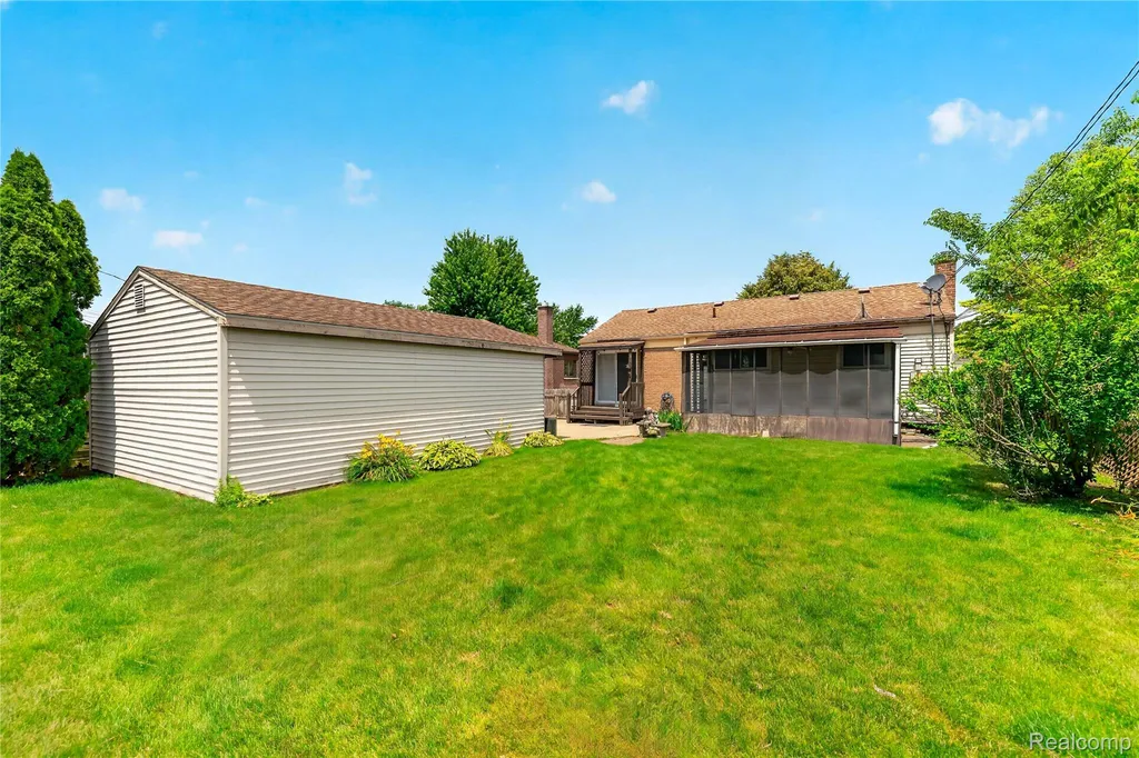 32039 Avondale Street Westland City MI 48186