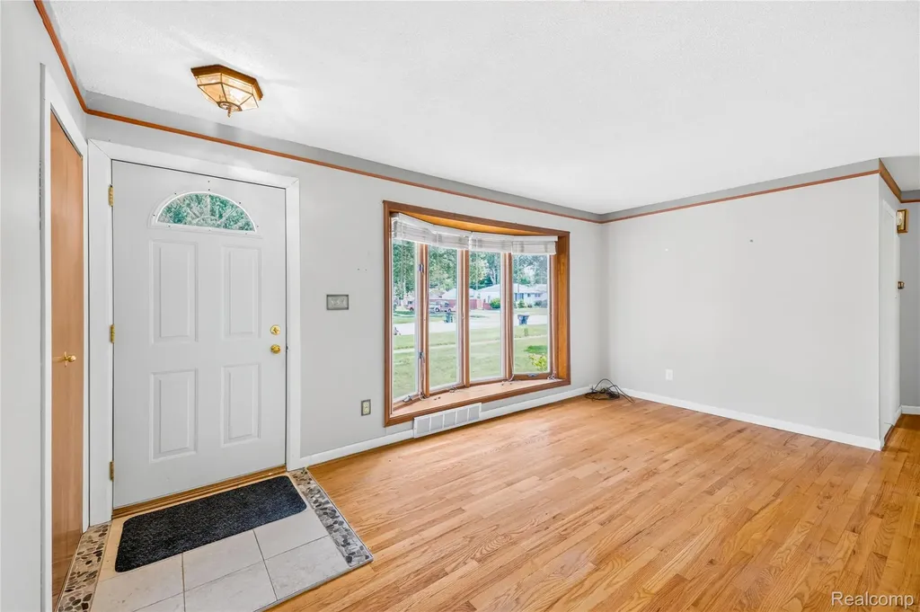 32039 Avondale Street Westland City MI 48186