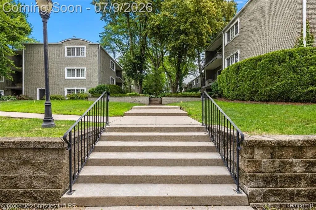 1113 N Old Woodward Avenue Birmingham City MI 48009