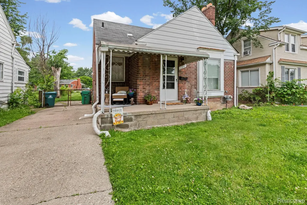 22845 Melrose Avenue Eastpointe City MI 48021