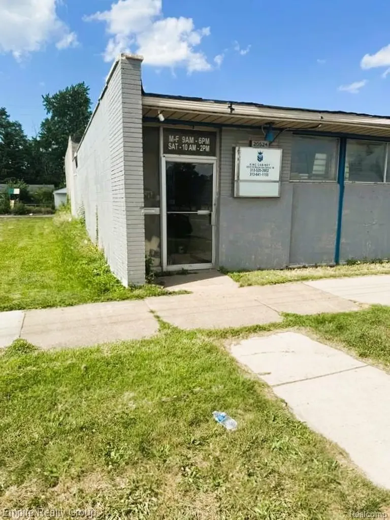 20524 W Warren Avenue Detroit City MI 48228