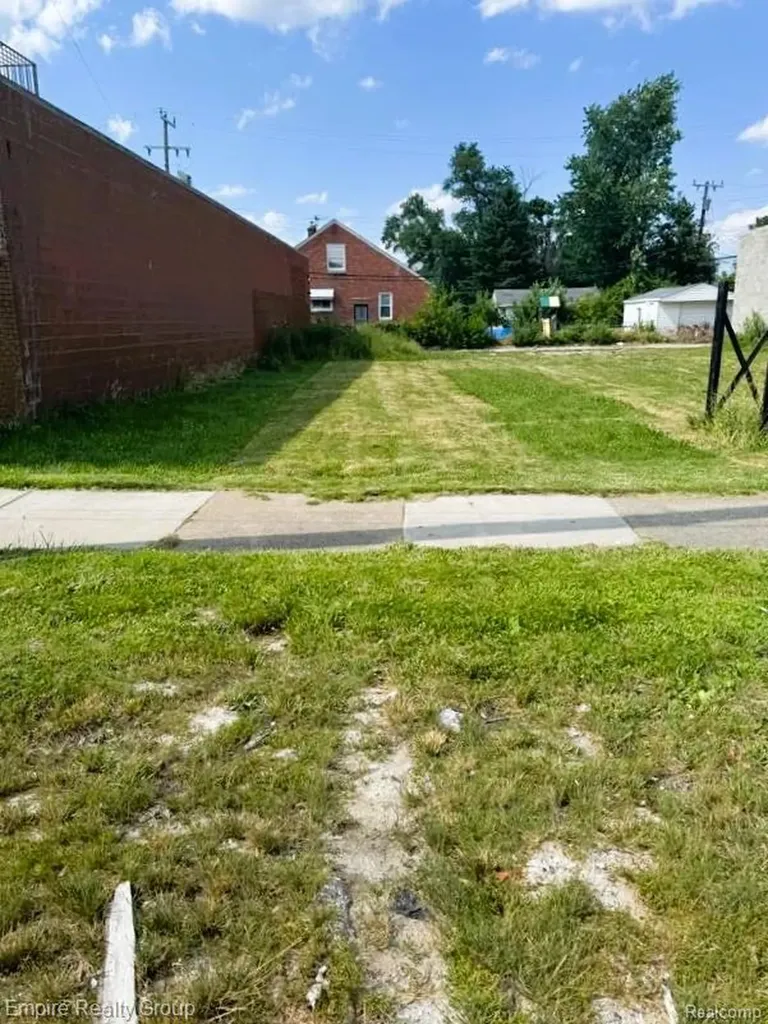 20524 W Warren Avenue Detroit City MI 48228