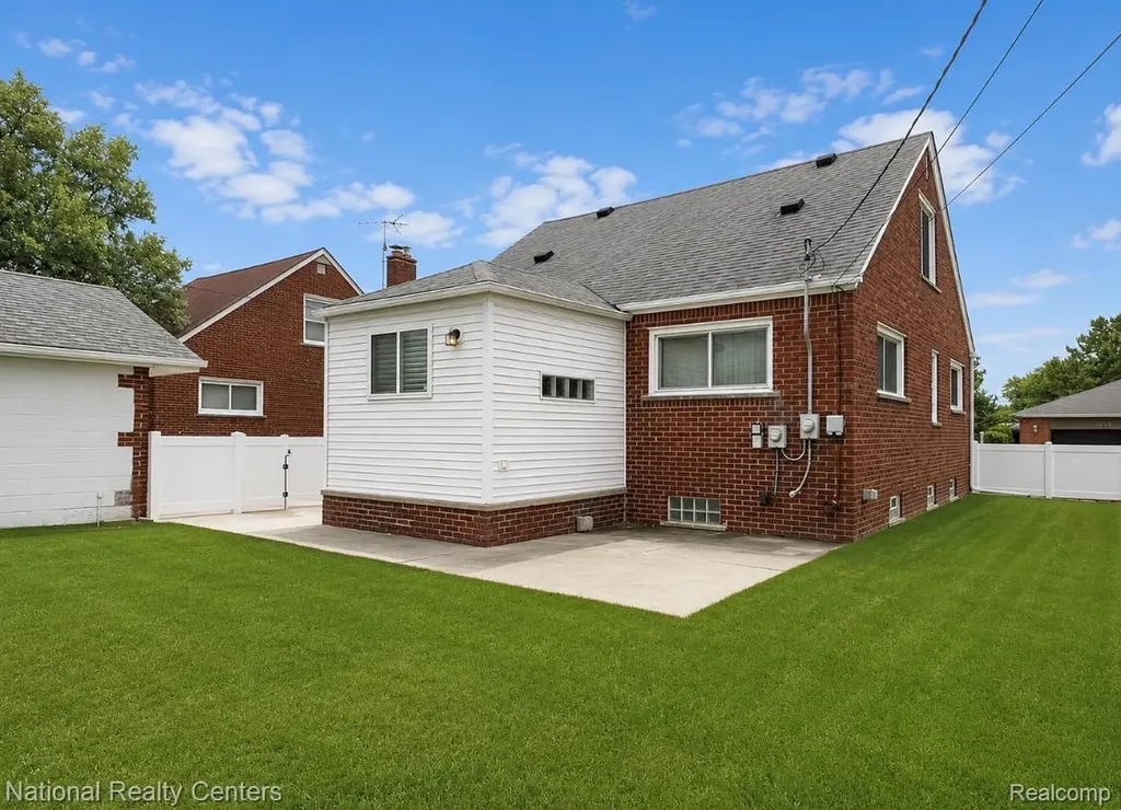 7285 Helen Center Line City MI 48015