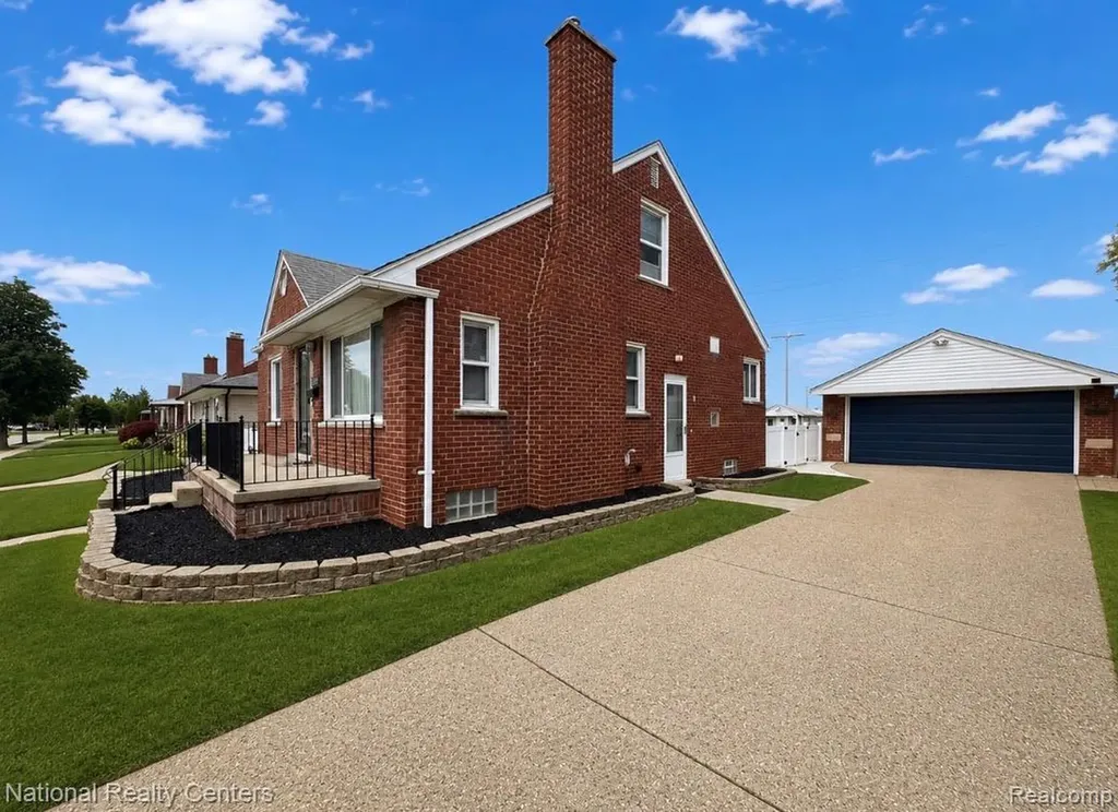 7285 Helen Center Line City MI 48015