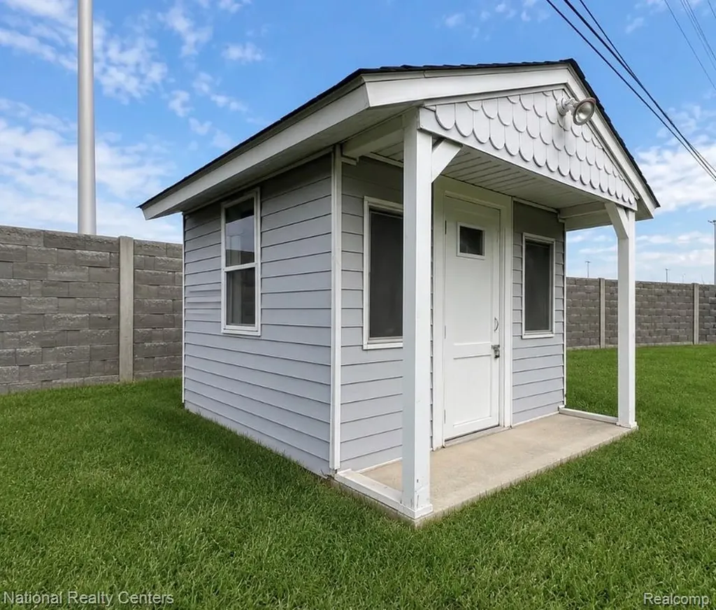 7285 Helen Center Line City MI 48015