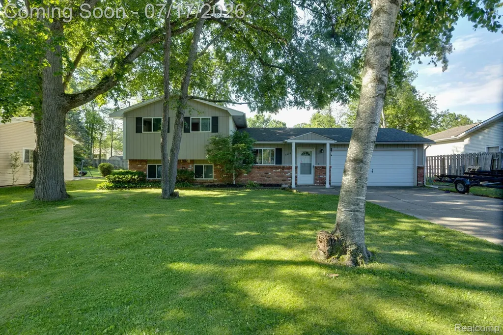 5535 Lake Vista Drive Waterford Charter Township MI 48327