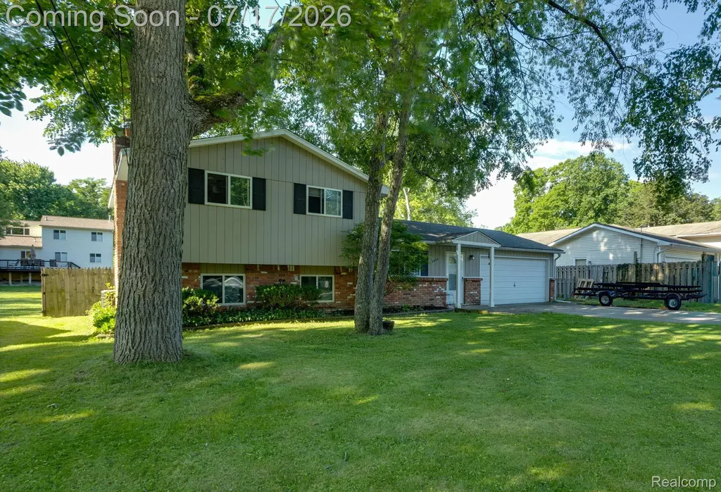 5535 Lake Vista Drive Waterford Charter Township MI 48327
