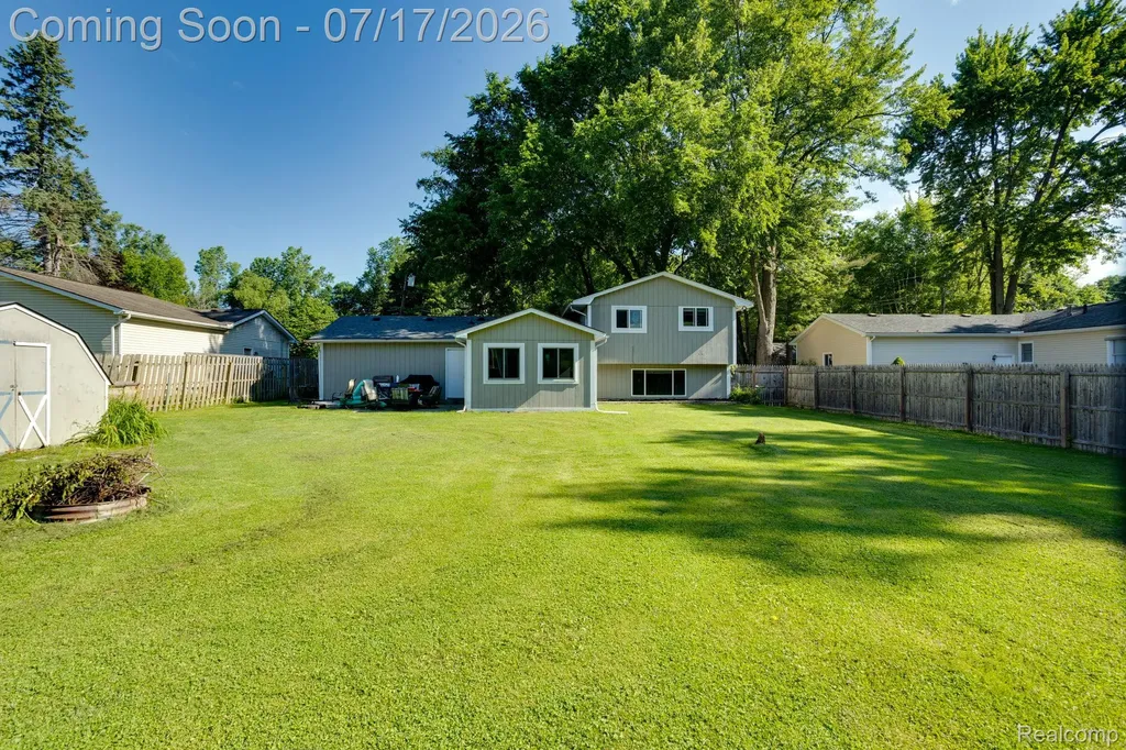 5535 Lake Vista Drive Waterford Charter Township MI 48327