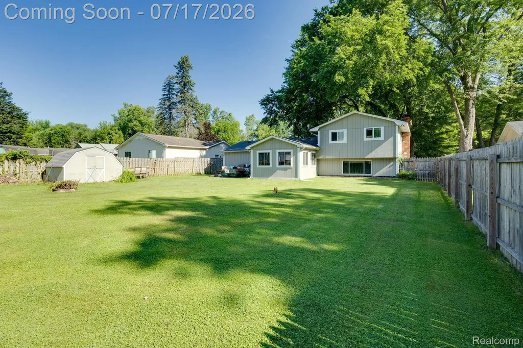 5535 Lake Vista Drive Waterford Charter Township MI 48327