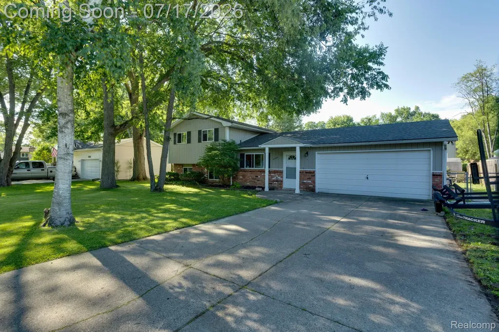5535 Lake Vista Drive Waterford Charter Township MI 48327