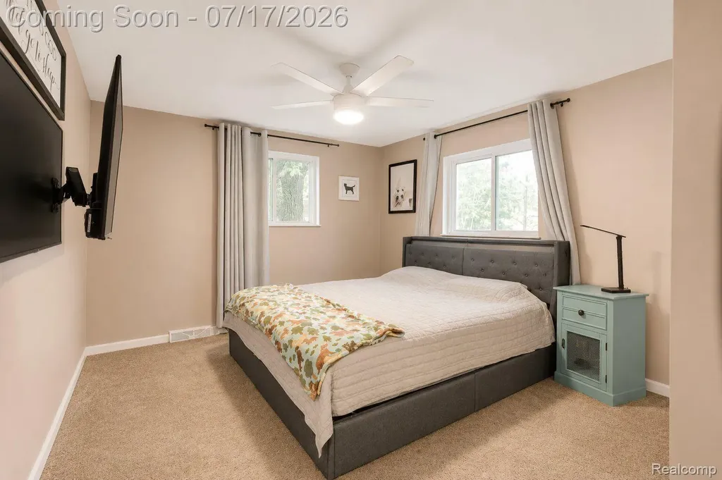 5535 Lake Vista Drive Waterford Charter Township MI 48327
