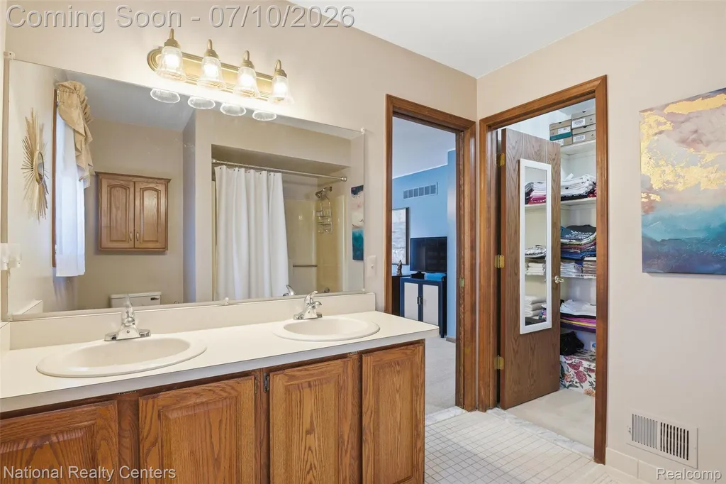 34436 Marina Court Westland City MI 48185