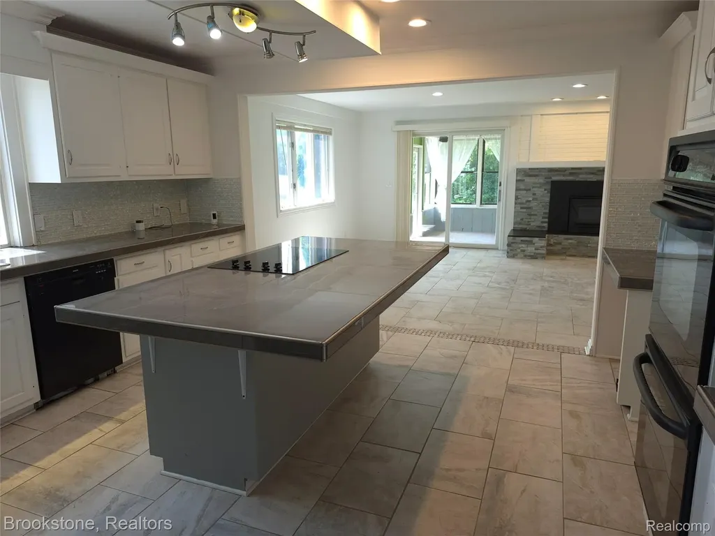 4140 S Henderson Road Davison Township MI 48423