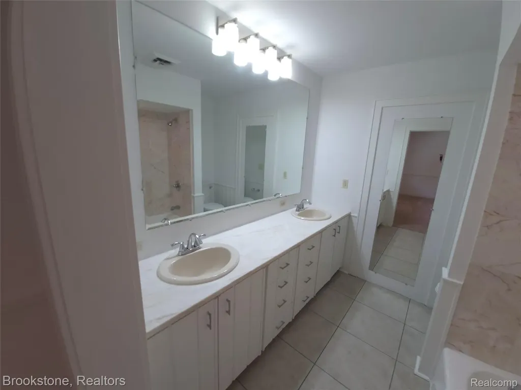 4140 S Henderson Road Davison Township MI 48423