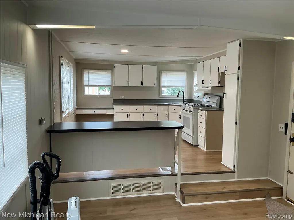 14 Highland Terrace White Lake Charter Township MI 48386