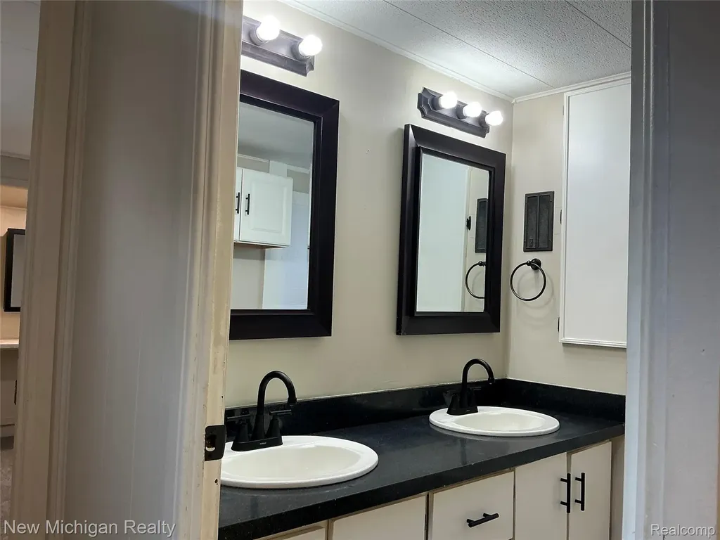 14 Highland Terrace White Lake Charter Township MI 48386