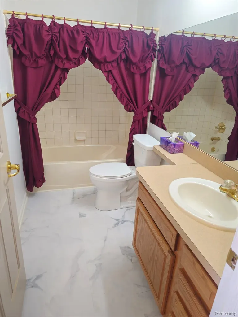 450 Lilly View Court Genoa Township MI 48843