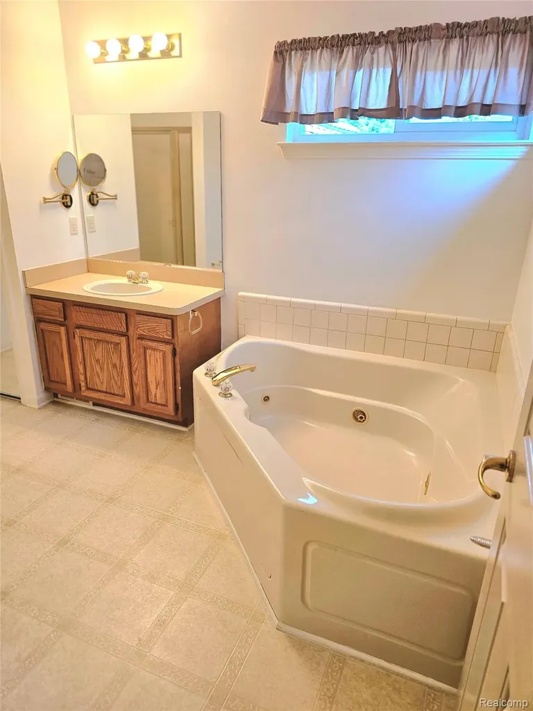 450 Lilly View Court Genoa Township MI 48843