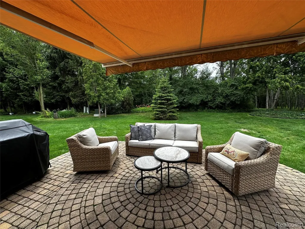 51565 Hickory Lane Macomb Township MI 48042
