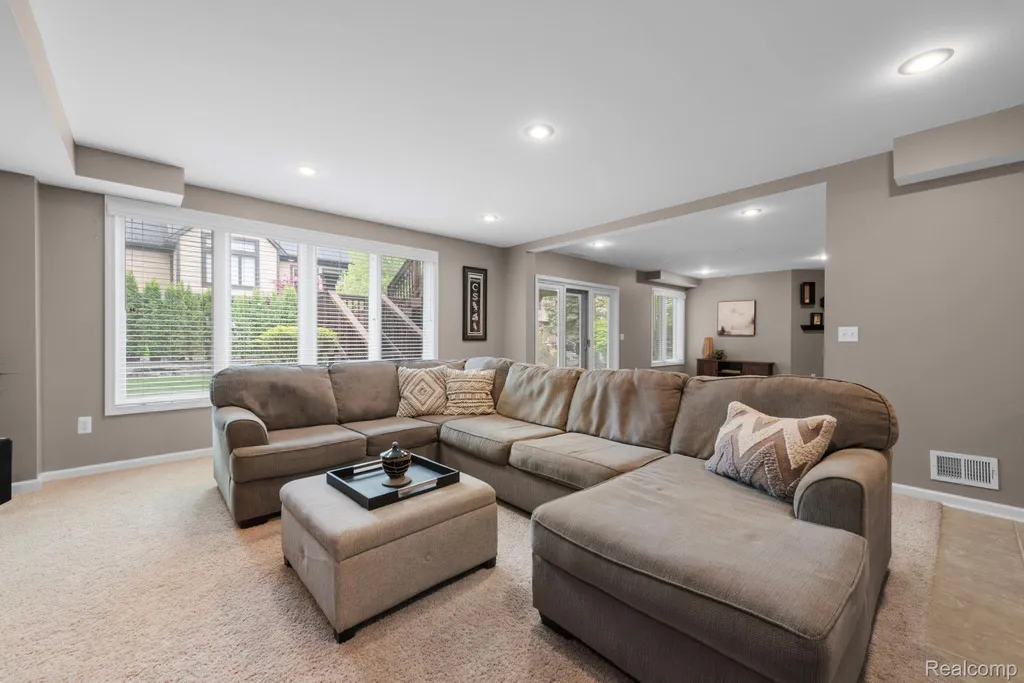1476 Werth Drive Rochester City MI 48306
