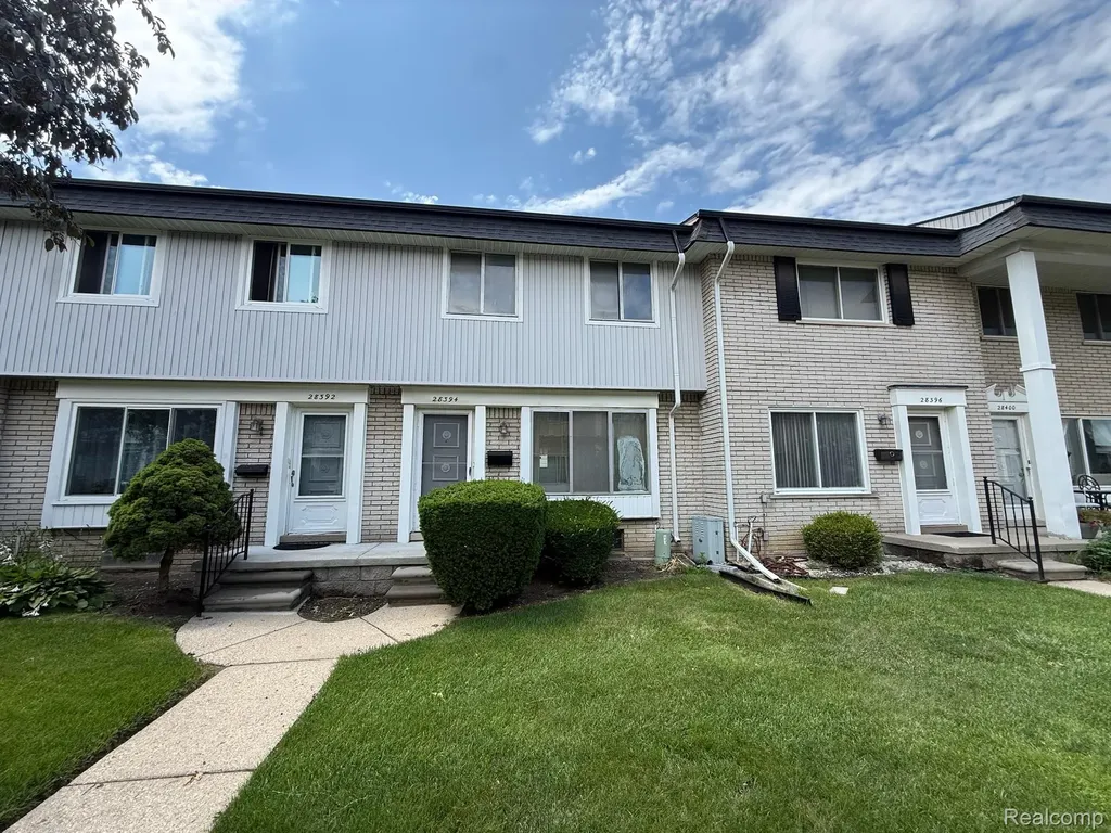 28394 Universal Drive Warren City MI 48092