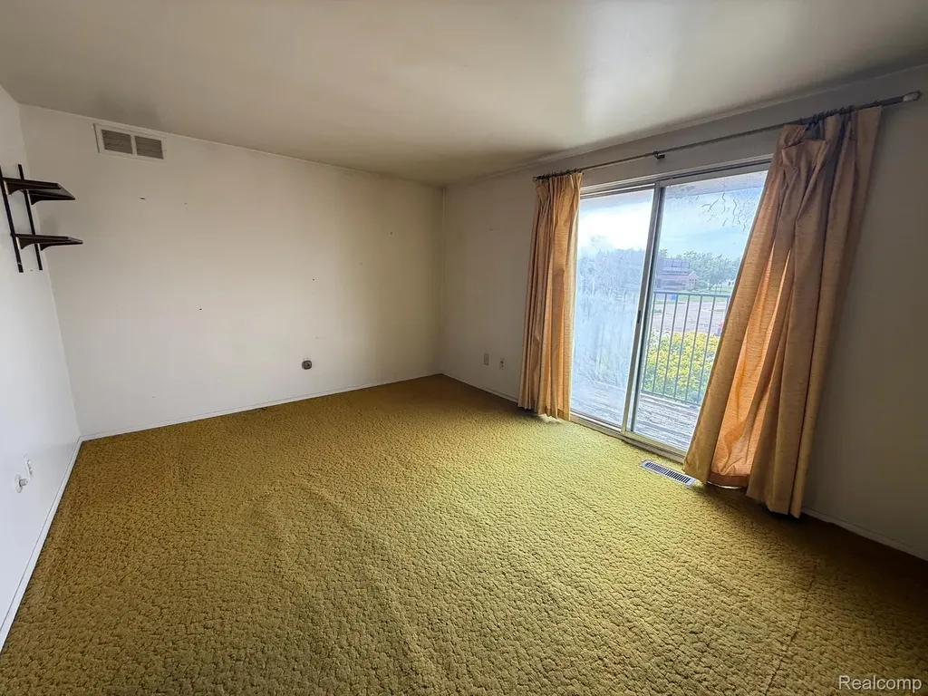 28394 Universal Drive Warren City MI 48092