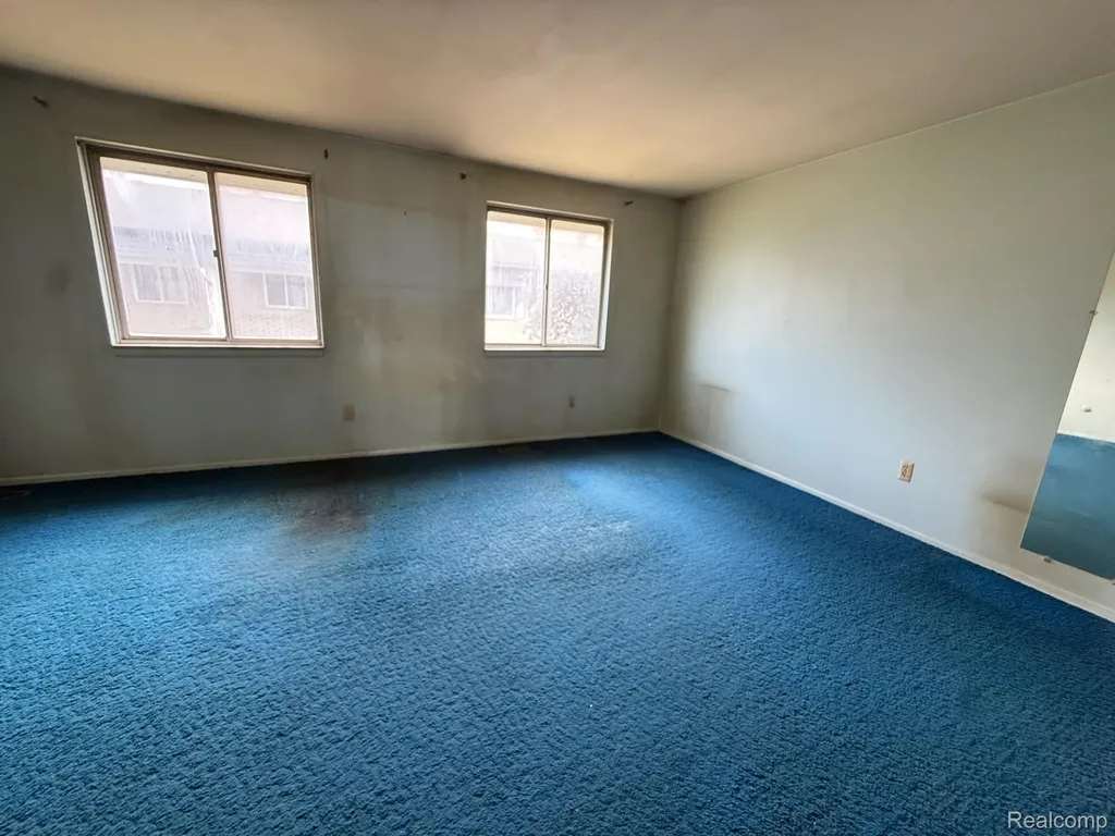 28394 Universal Drive Warren City MI 48092