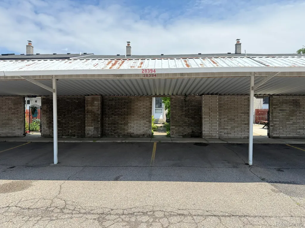 28394 Universal Drive Warren City MI 48092
