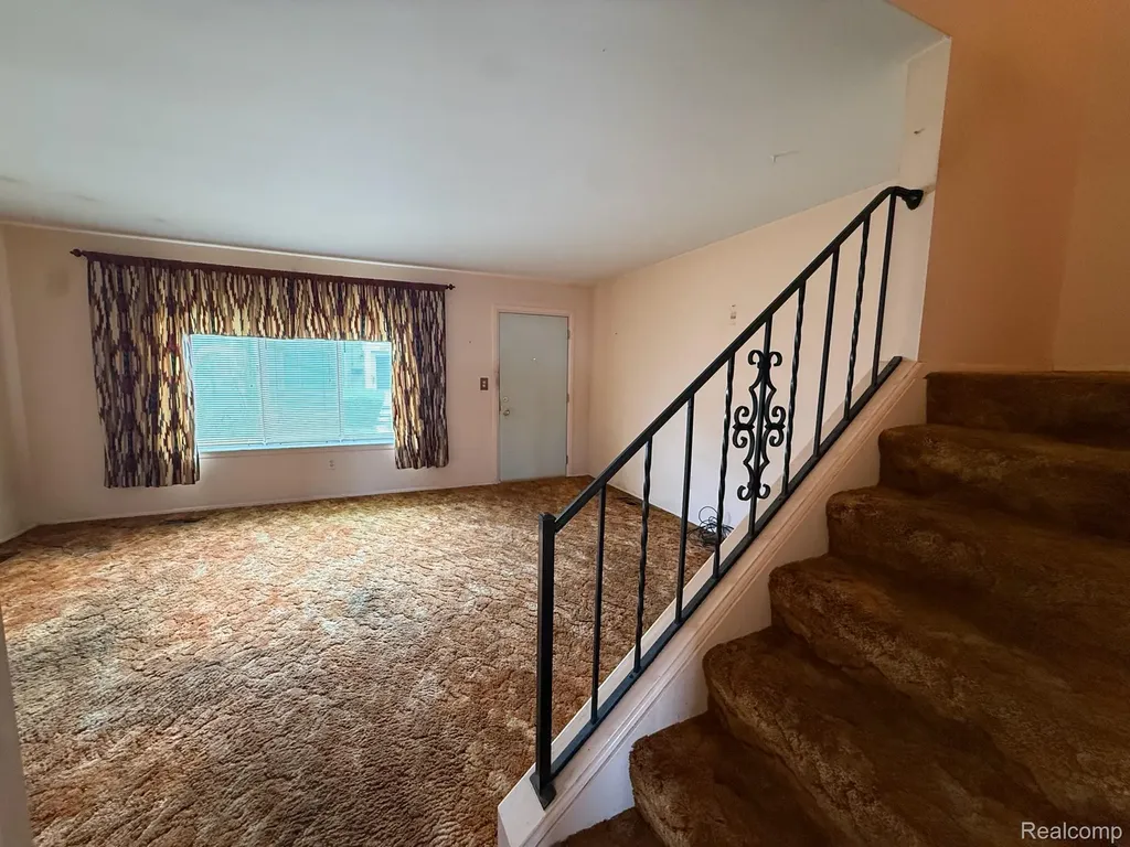 28394 Universal Drive Warren City MI 48092