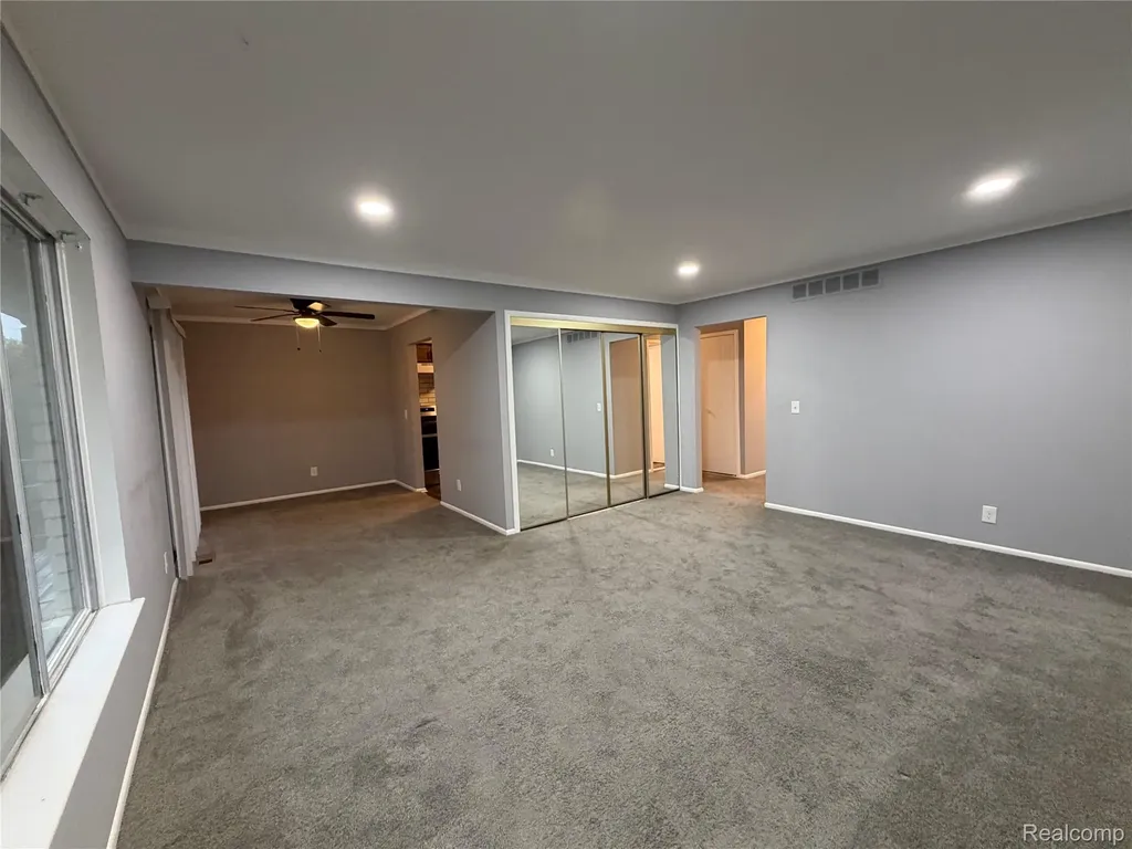 28096 Universal Drive Warren City MI 48092