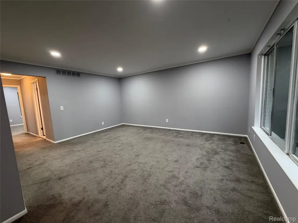 28096 Universal Drive Warren City MI 48092