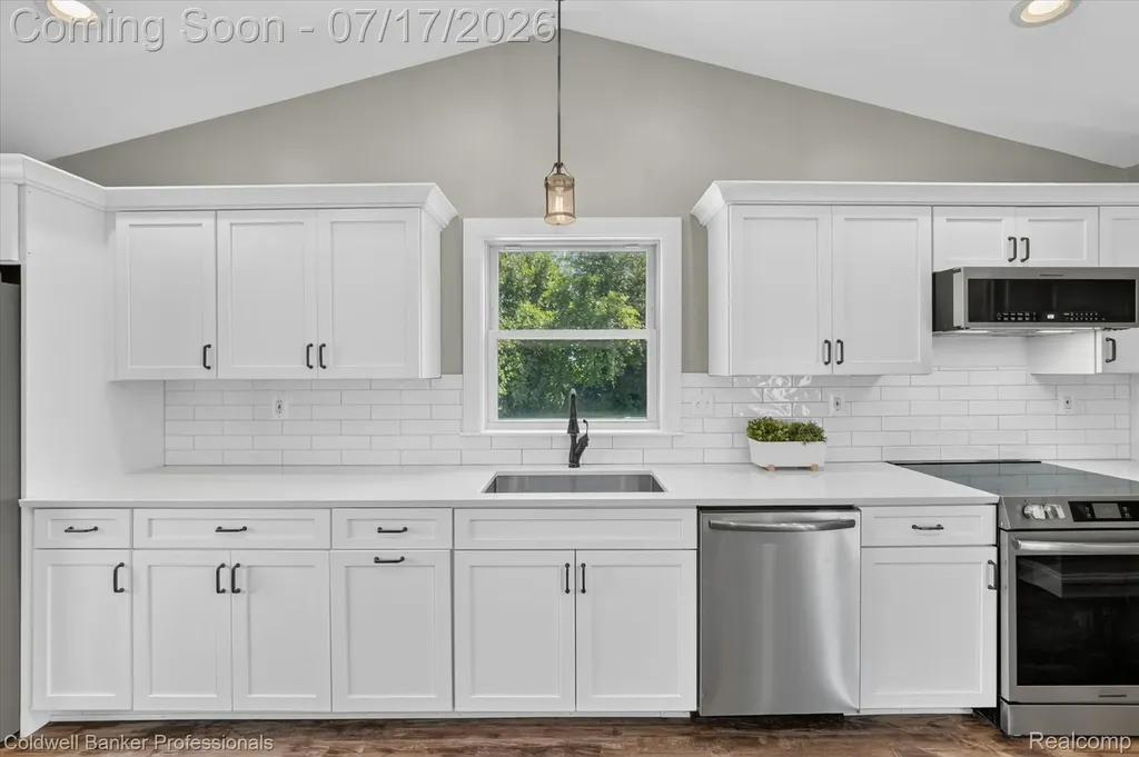 43 Hartley Street Lapeer City MI 48446