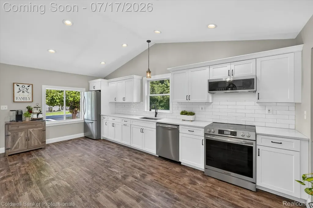 43 Hartley Street Lapeer City MI 48446