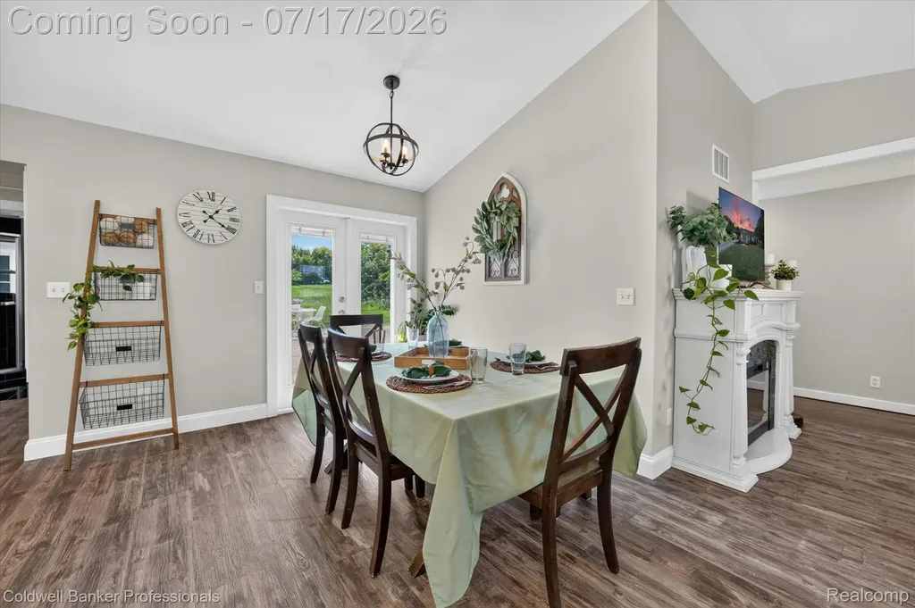 43 Hartley Street Lapeer City MI 48446