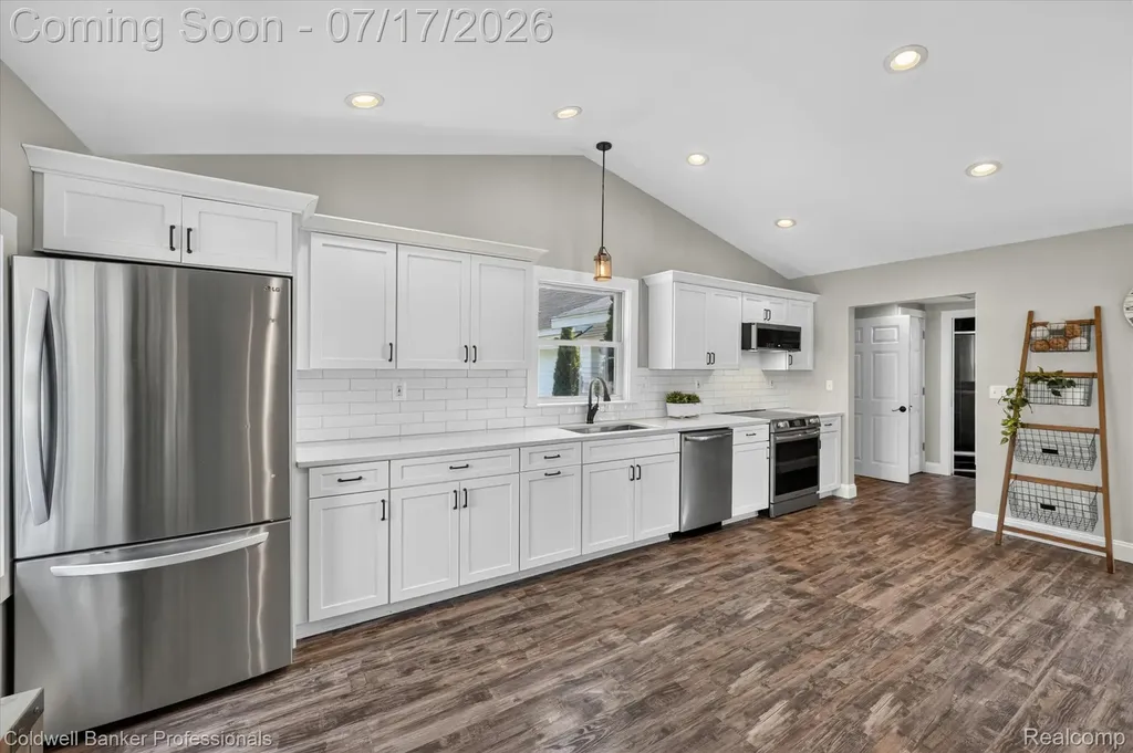 43 Hartley Street Lapeer City MI 48446